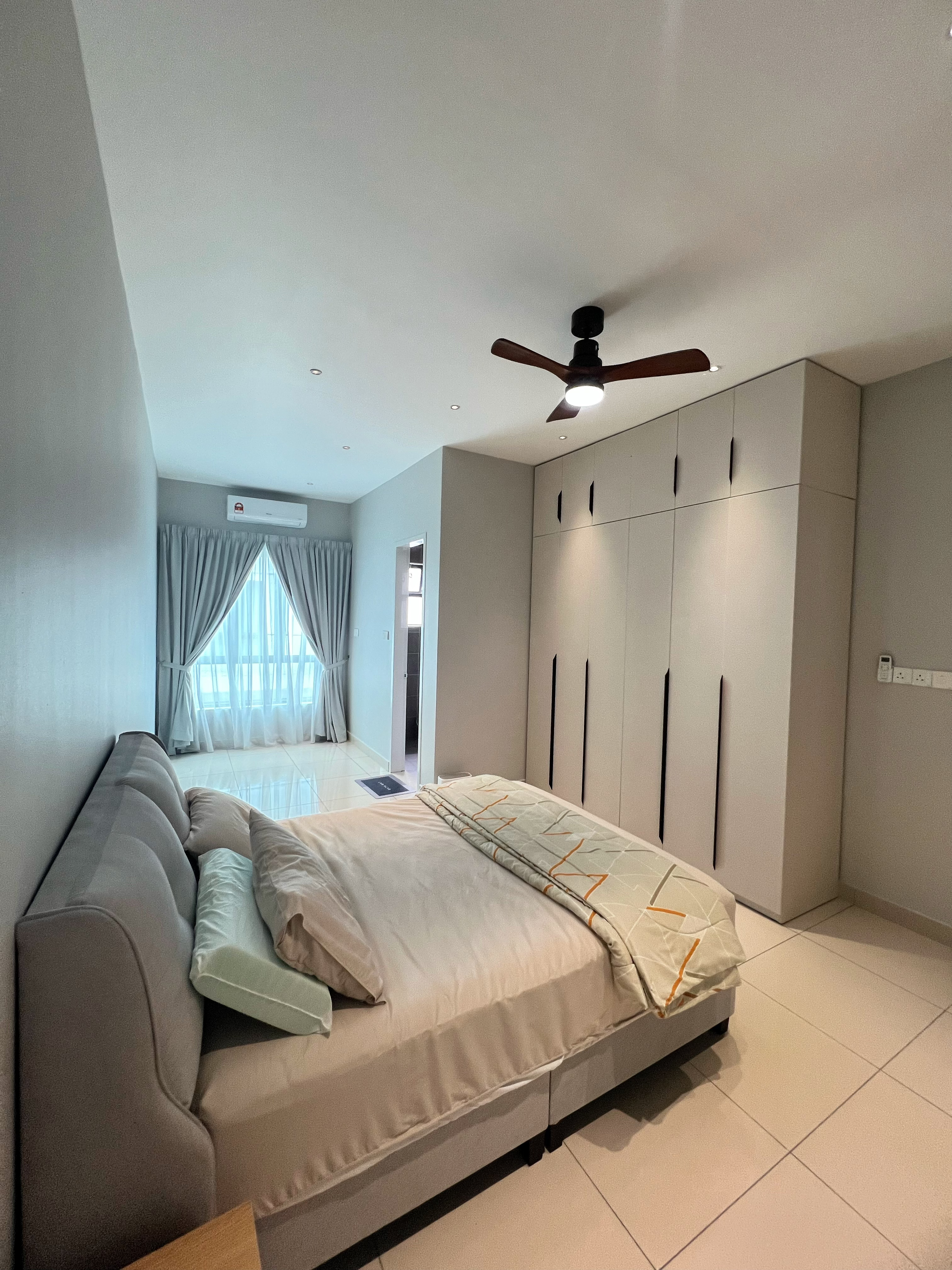 Medium Room Thumbnail 3